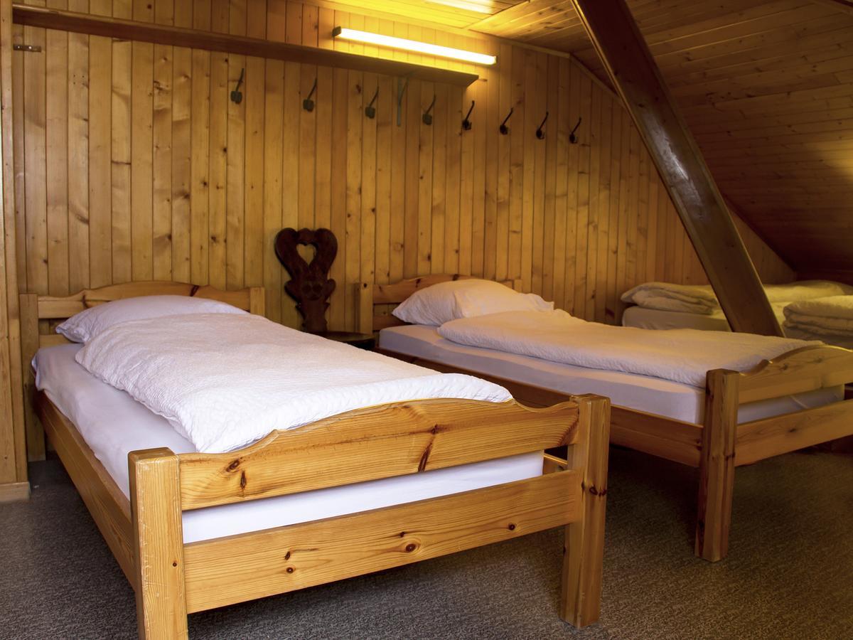 Refuge De Plan-Francey Hotel Moleson Exterior photo